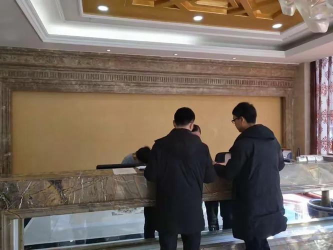 我所市场管理科向高陵规模以上房地产开发经营企业发放市委市政府文件